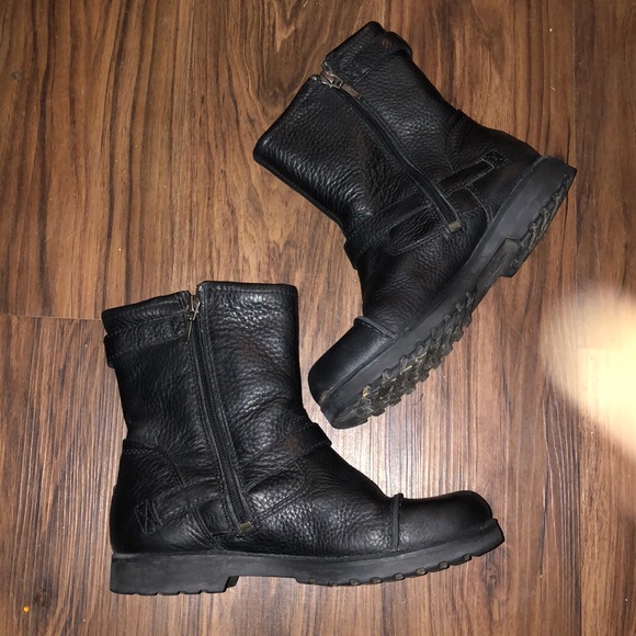 UGGS Pebbled Black leather ankle boots w/belts - Picture 2 of 8